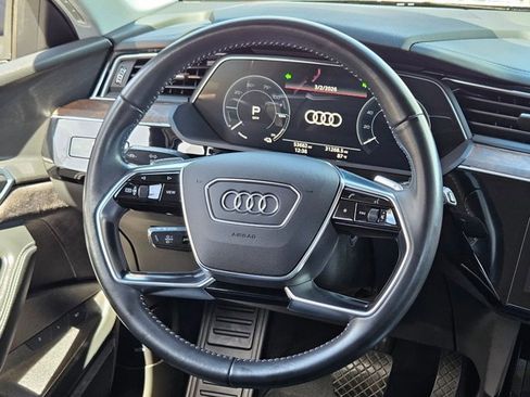 Used 2019 Audi e-tron Prestige w/ Prestige Package image 11