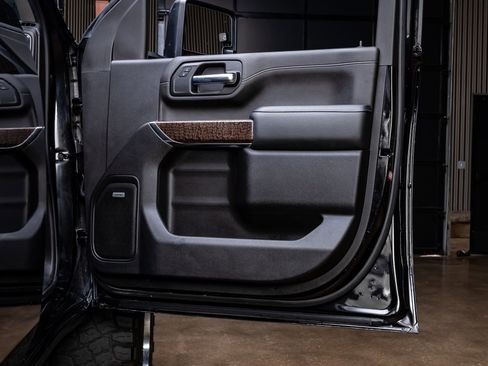 Used 2023 GMC Sierra 2500 Denali w/ Denali Black Diamond Edition AWD/4WD image 36