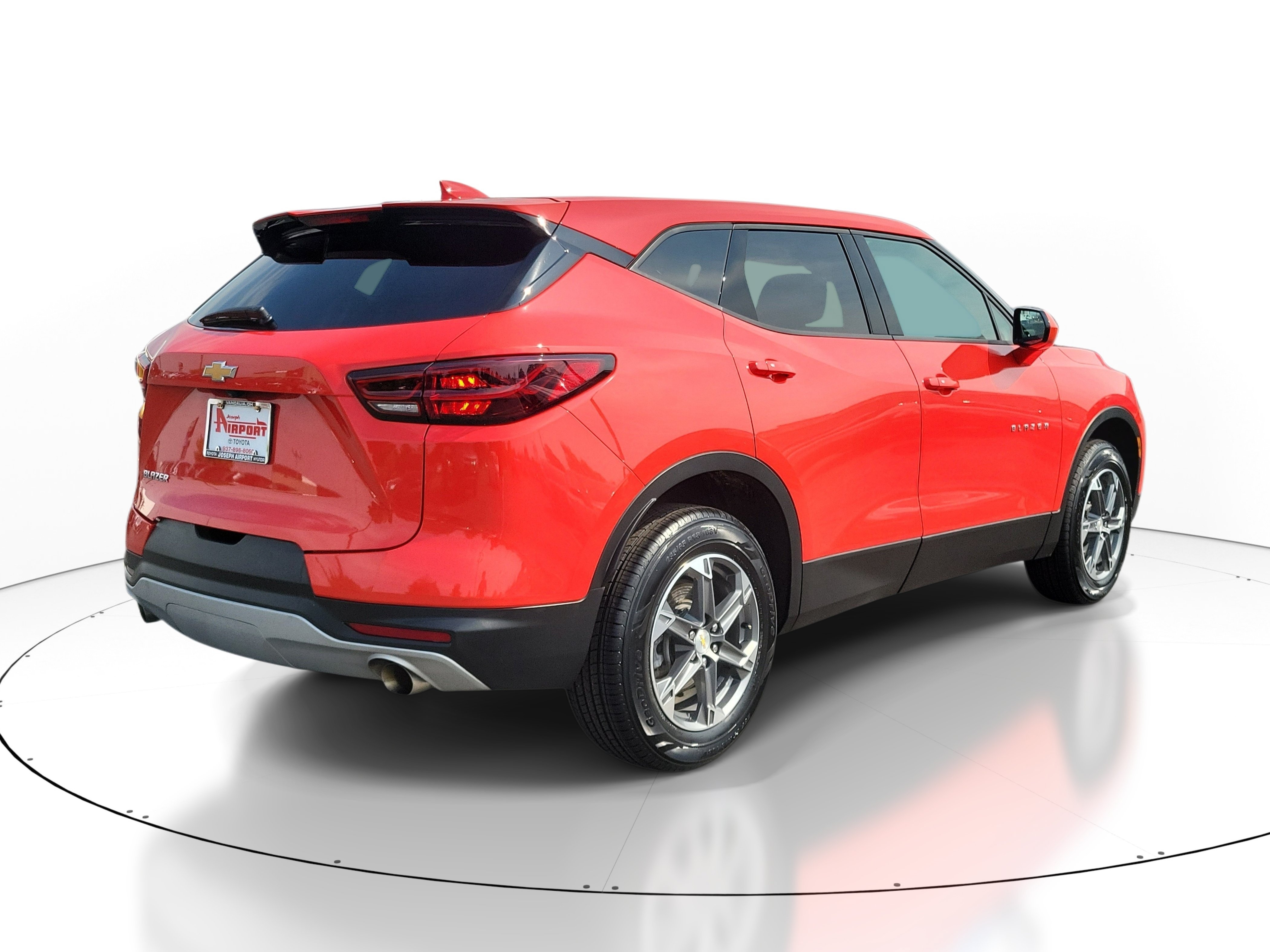Used 2025 Chevrolet Blazer LT FWD image 4
