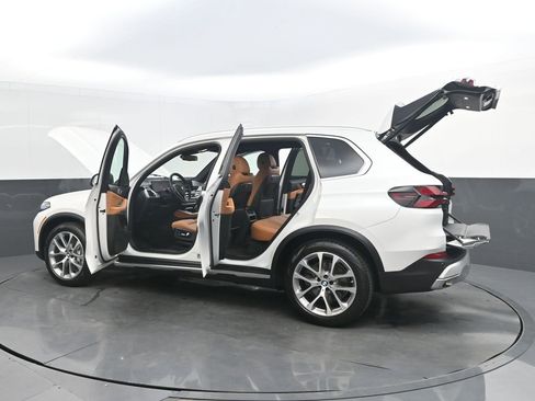 Certified 2024 BMW X5 xDrive40i w/ Premium Package AWD/4WD image 51