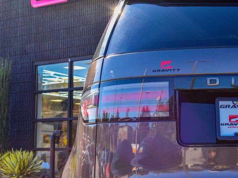 Used 2023 Land Rover Discovery HSE R-Dynamic image 12