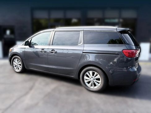 Used 2017 Kia Sedona LX w/ LX Essentials Premium Package FWD image 3