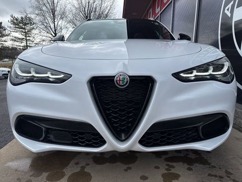 Used 2024 Alfa Romeo Stelvio Veloce image 7