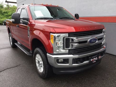 Used 2017 Ford F250 XLT w/ XLT Value Package AWD/4WD image 2