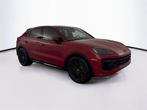 Used 2025 Porsche Cayenne GTS image 3