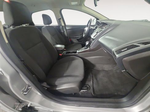 Used 2018 Ford Focus SE w/ Cold Weather Package image 15