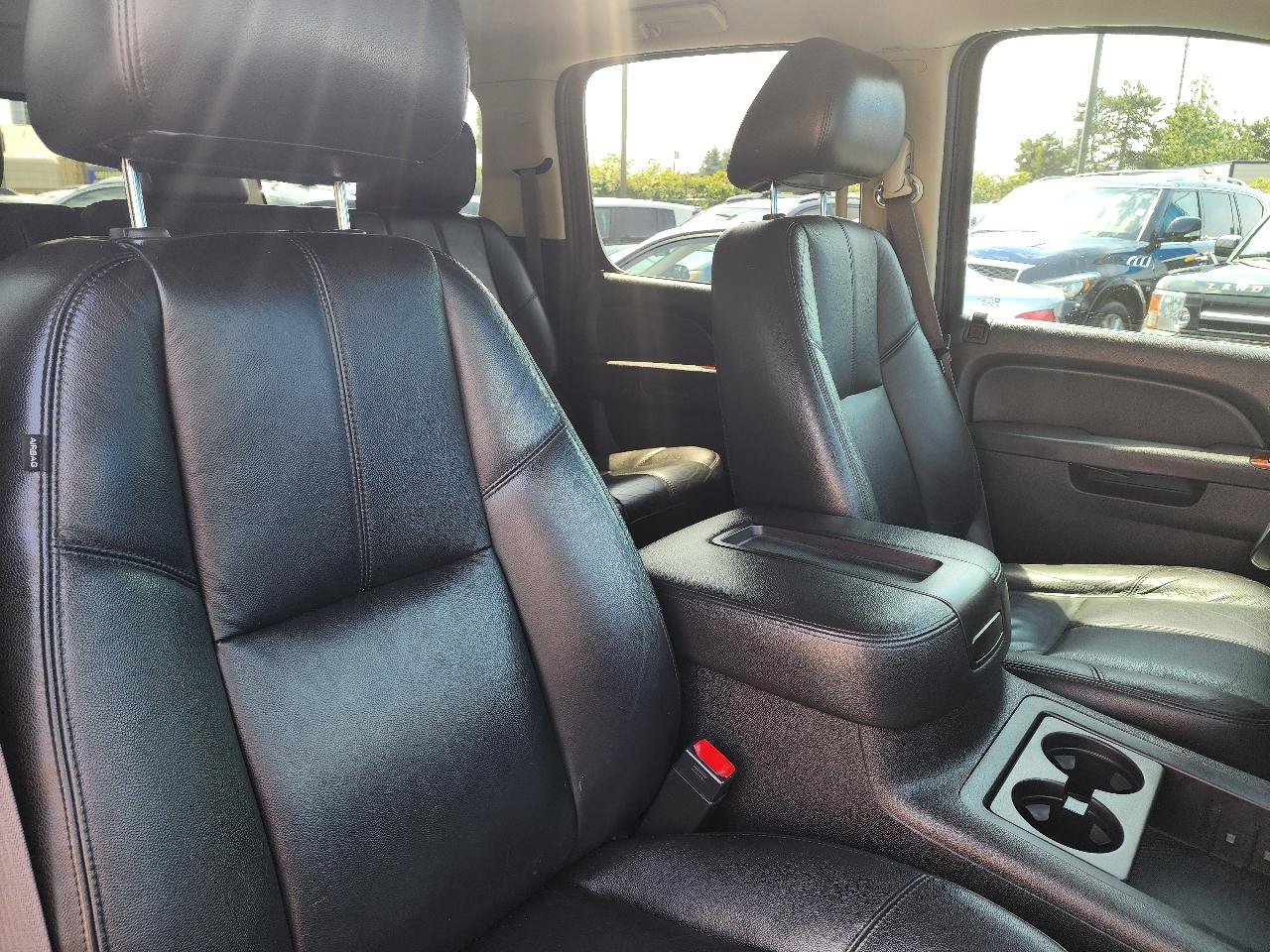 Used 2013 Chevrolet Suburban LT w/ Luxury Package AWD/4WD image 33