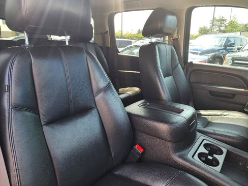 Used 2013 Chevrolet Suburban LT w/ Luxury Package AWD/4WD image 33
