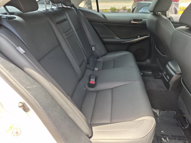 Used 2018 Lexus IS 300 w/ Comfort Package RWD image 29