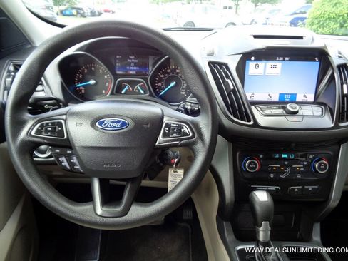 Used 2017 Ford Escape SE w/ Equipment Group 201A FWD image 10