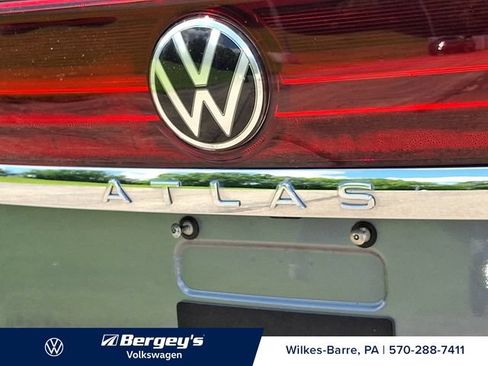Used 2025 Volkswagen Atlas SE AWD/4WD image 31