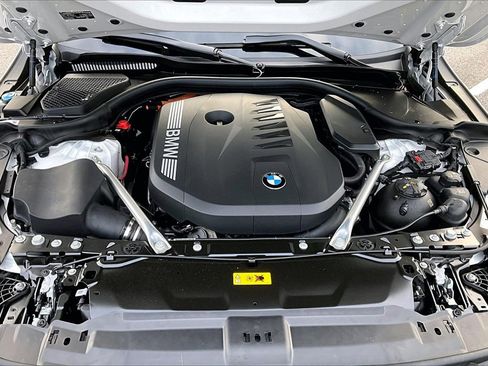 New 2026 BMW 550e xDrive image 9