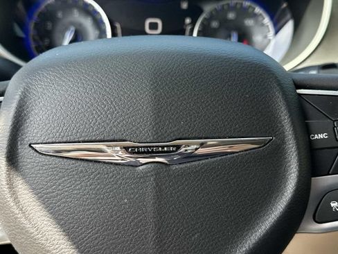 Used 2023 Chrysler Pacifica Touring-L FWD image 30