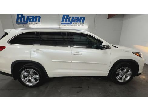 Used 2017 Toyota Highlander Limited FWD image 9