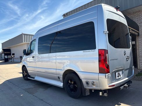 Used 2019 Mercedes-Benz Sprinter 144 image 14