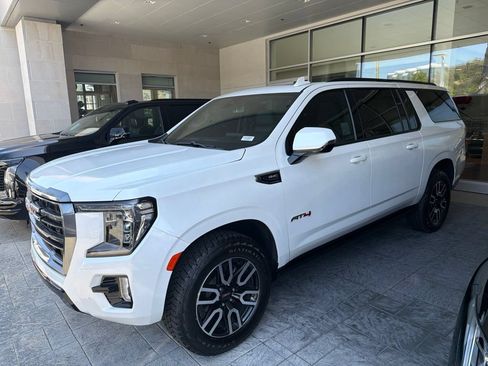 Used 2022 GMC Yukon XL AT4 AWD/4WD image 3