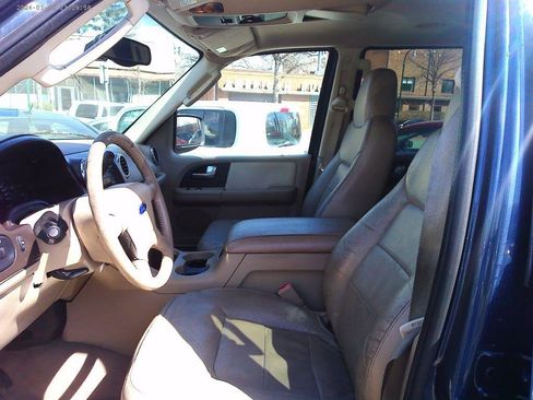 Used 2004 Ford Expedition XLT image 7