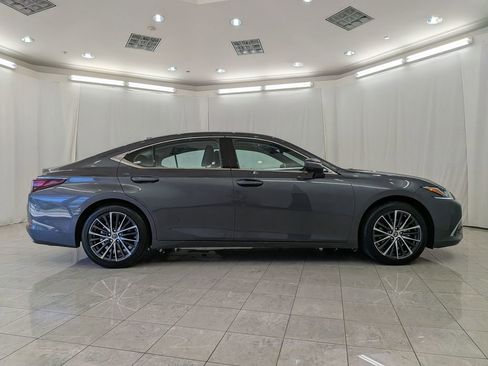 Used 2025 Lexus ES 350 w/ Premium Package FWD image 11