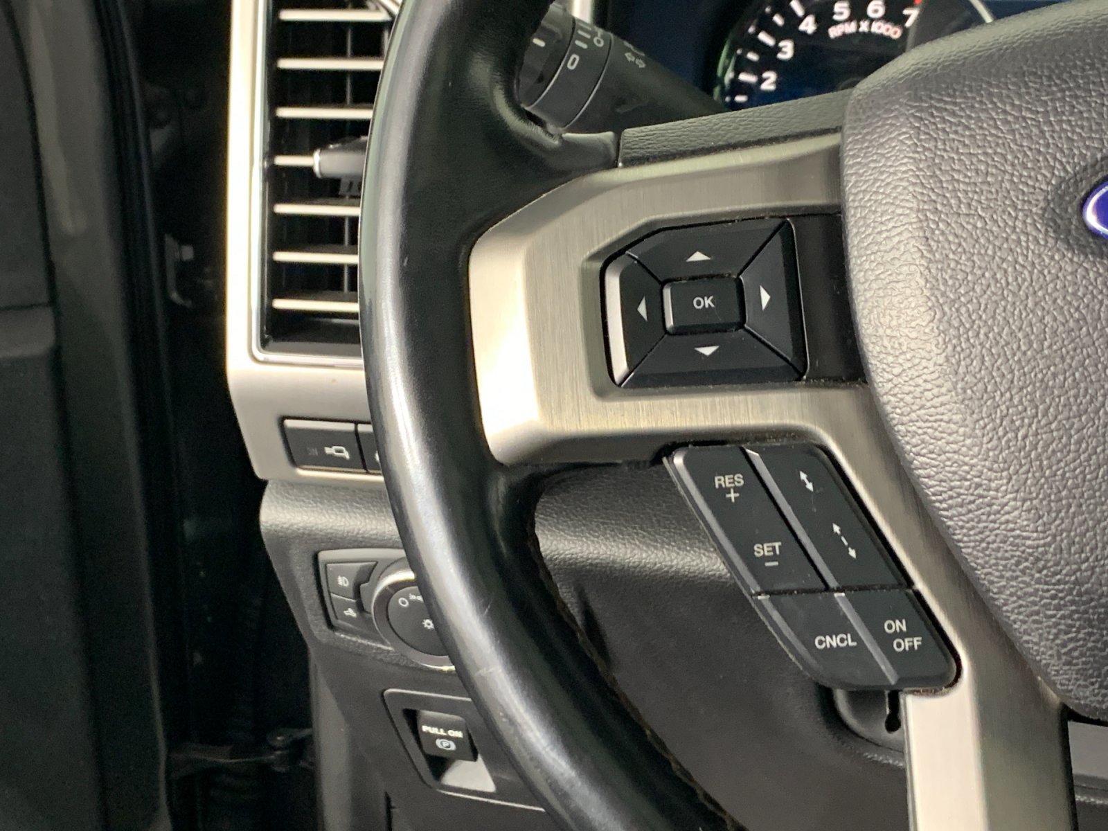 Used 2019 Ford F150 Platinum w/ Equipment Group 701A Luxury AWD/4WD image 17