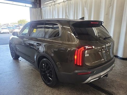 Used 2022 Kia Telluride SX w/ Towing Package FWD image 3