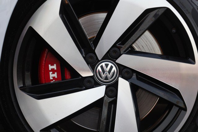 Used 2020 Volkswagen GTI SE FWD image 53