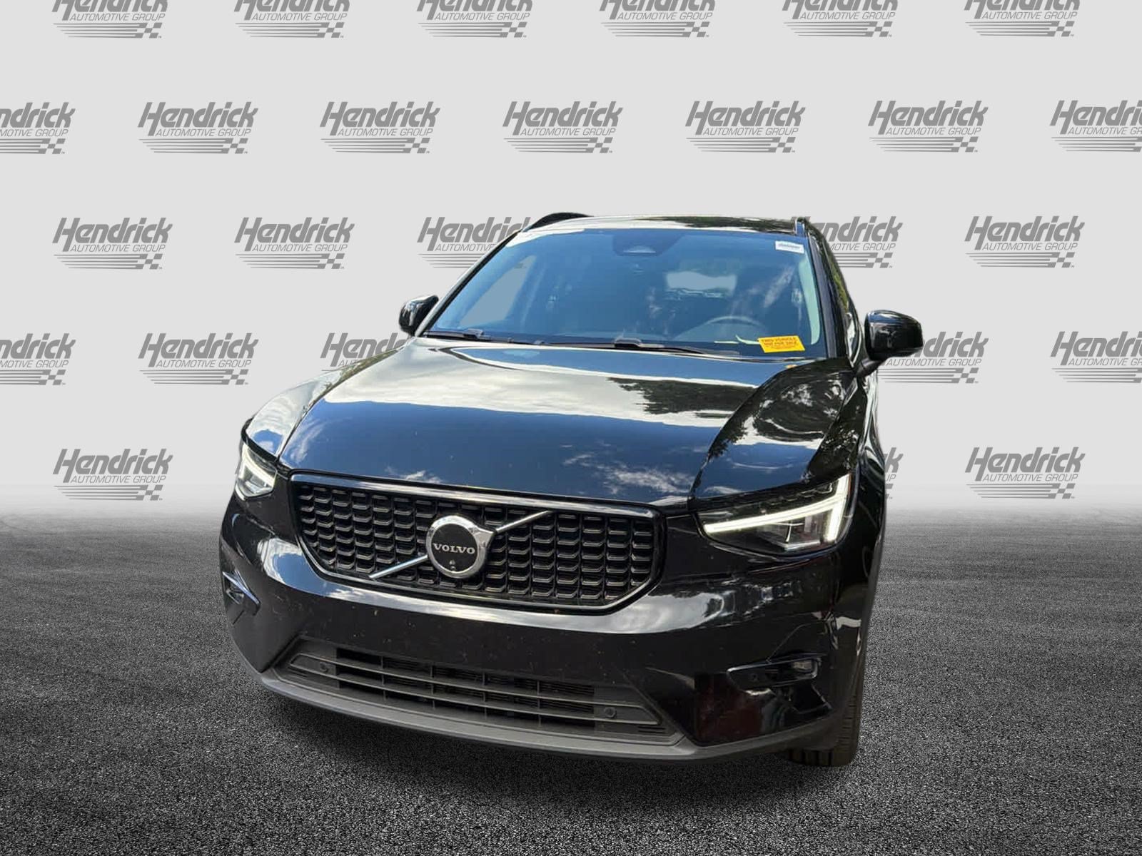 Used 2025 Volvo XC40 B5 Plus AWD/4WD image 5