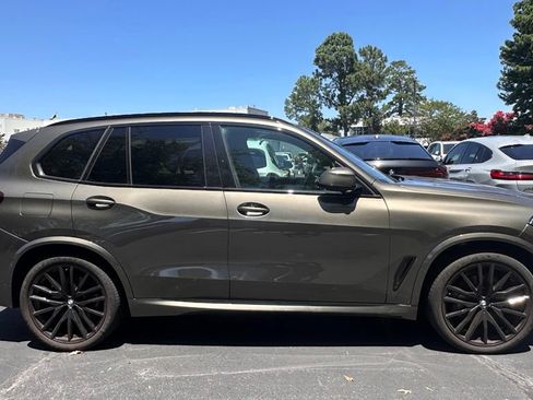 Used 2023 BMW X5 xDrive40i w/ M Sport Package AWD/4WD image 4