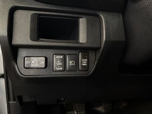 Used 2019 Toyota Tacoma TRD Off-Road AWD/4WD image 19