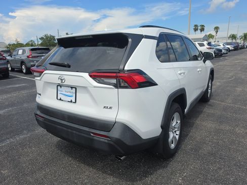 Used 2020 Toyota RAV4 XLE FWD image 4