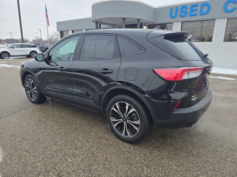 Certified 2022 Ford Escape SE w/ SE Sport Appearance Package image 3