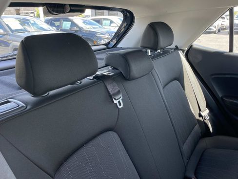 Certified 2025 Hyundai Venue SE image 26