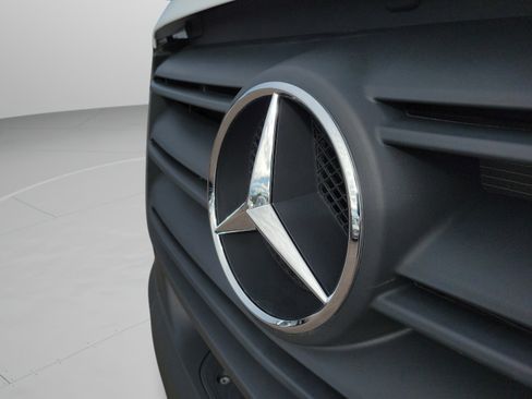 Used 2025 Mercedes-Benz Sprinter 2500 image 33