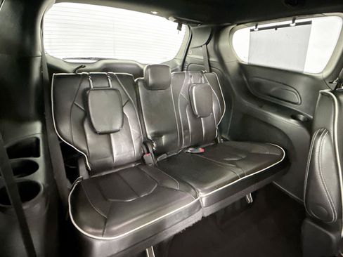 Used 2025 Chrysler Pacifica Limited FWD image 43