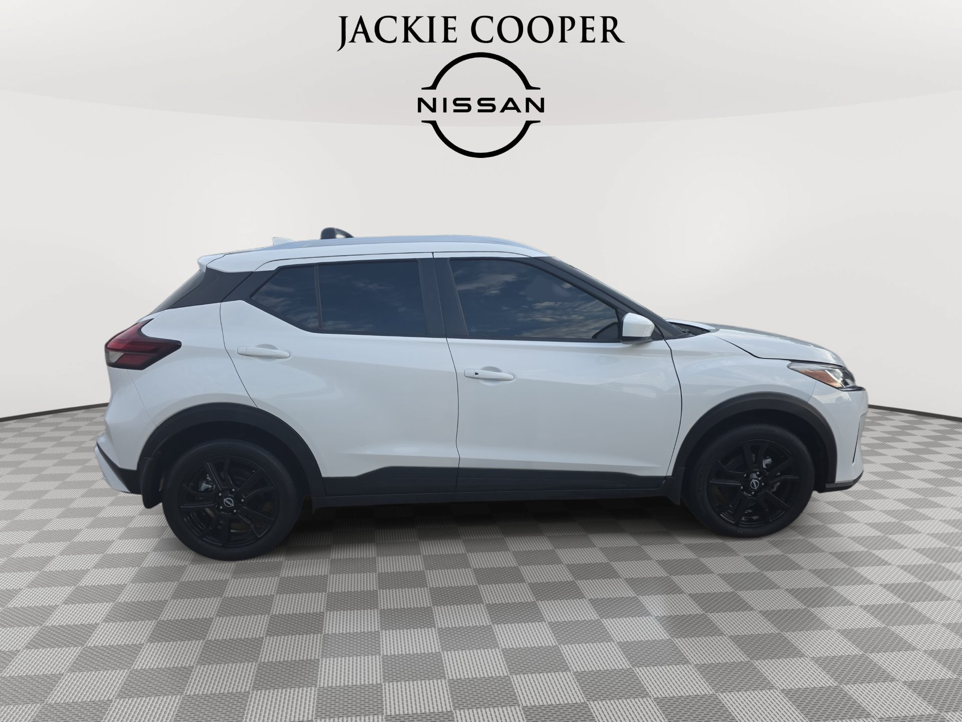 Used 2024 Nissan Kicks SV w/ Exterior Package FWD image 4