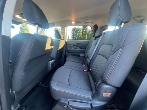 Used 2025 Nissan Pathfinder SV image 27