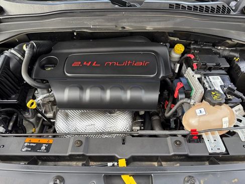 Used 2016 Jeep Renegade Latitude image 9