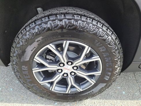 Certified 2025 GMC Acadia AT4 image 18