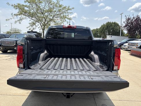 Used 2025 Chevrolet Colorado Z71 w/ Technology Package AWD/4WD image 14