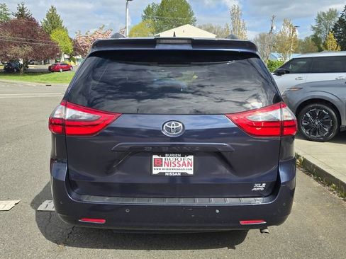 Used 2020 Toyota Sienna XLE w/ XLE Navigation Package AWD/4WD image 8
