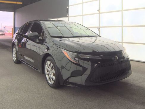 Used 2022 Toyota Corolla LE image 4