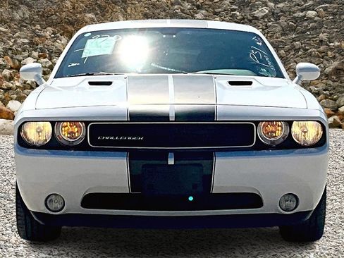 Used 2013 Dodge Challenger SXT image 3