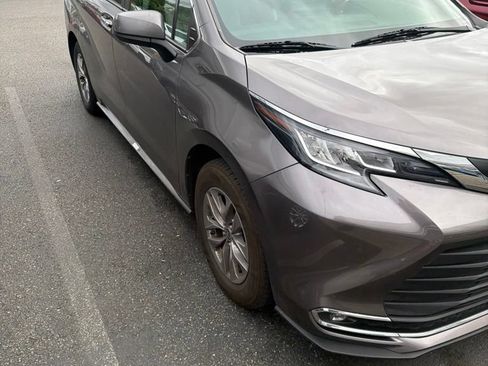 Used 2022 Toyota Sienna XLE AWD/4WD image 1