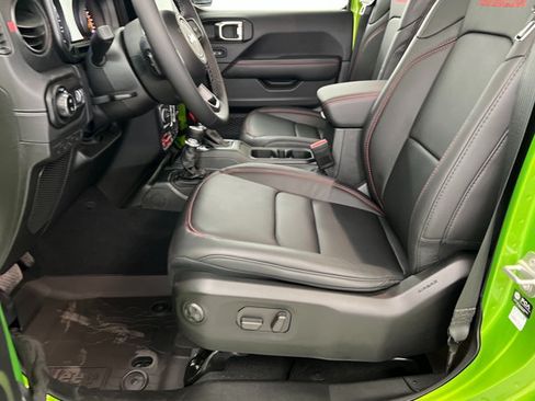 New 2025 Jeep Gladiator Rubicon AWD/4WD image 17