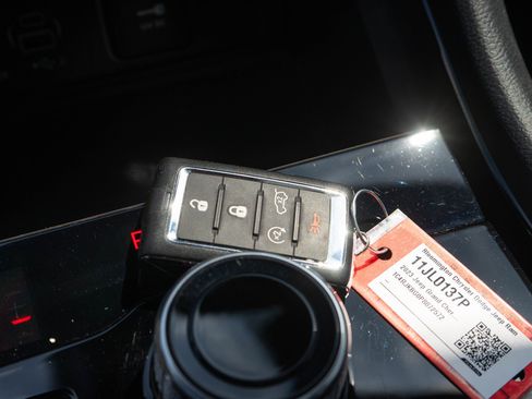 Used 2023 Jeep Grand Cherokee L Limited w/ Luxury Tech Group II AWD/4WD image 31
