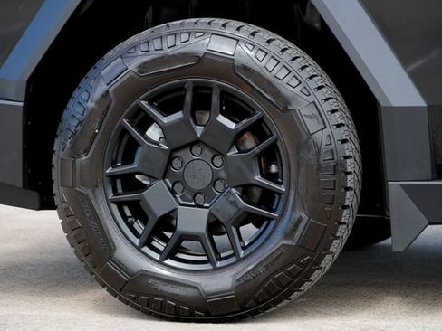 Used 2024 Tesla Cybertruck Cyberbeast AWD/4WD image 45