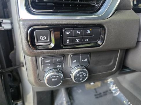 Used 2025 GMC Yukon Denali AWD/4WD image 28