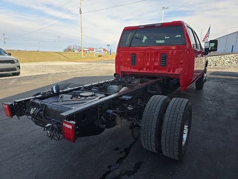 Used 2024 Chevrolet Silverado 3500 LT w/ Convenience Package image 8