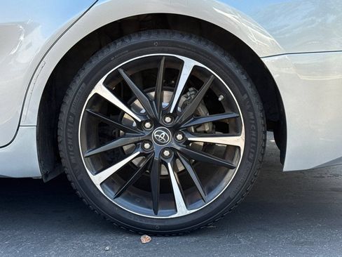 Used 2018 Toyota Camry XSE FWD image 3