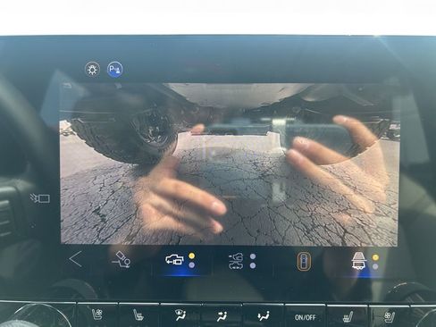 New 2026 Chevrolet Colorado ZR2 w/ Technology Package AWD/4WD image 36