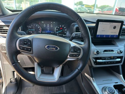 Used 2024 Ford Explorer XLT w/ Equipment Group 202A AWD/4WD image 17